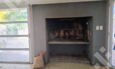 En Venta, Casa de 3 Dormitorios y quincho, Area centro, Plottier