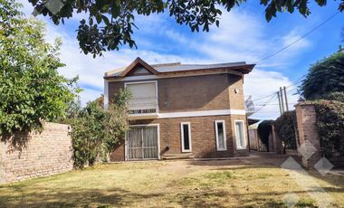 En Venta, Casa de 3 Dormitorios y quincho, Area centro, Plottier