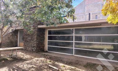 En Venta, Casa de 3 Dormitorios y quincho, Area centro, Plottier