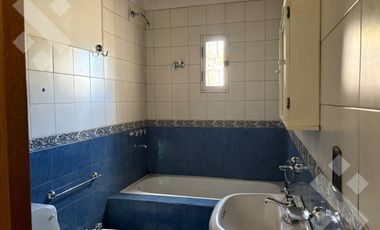 En Venta, Casa de 3 Dormitorios y quincho, Area centro, Plottier