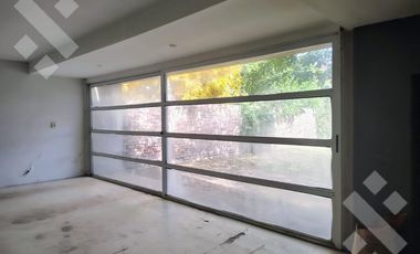En Venta, Casa de 3 Dormitorios y quincho, Area centro, Plottier