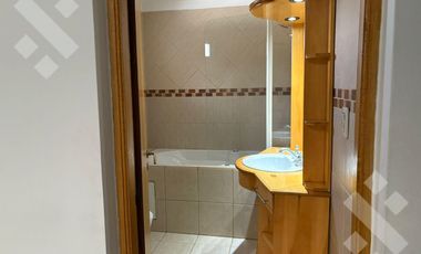 En Venta, Casa de 3 Dormitorios y quincho, Area centro, Plottier