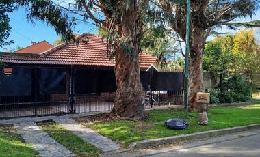 Casa en venta - 4 Dormitorios 3 Baños - Mar del Plata