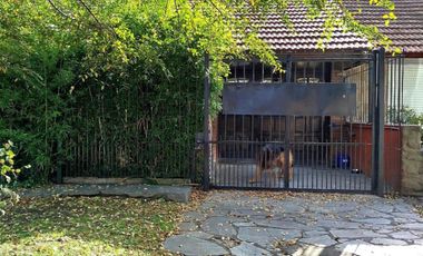 Casa en venta - 4 Dormitorios 3 Baños - Mar del Plata