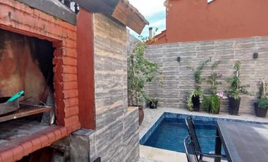 Casa en venta - 4 Dormitorios 3 Baños - Mar del Plata