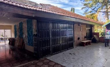 Casa en venta - 4 Dormitorios 3 Baños - Mar del Plata