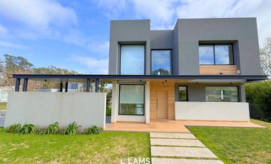 Casa 4 ambientes en VENTA- Arenas del Sur