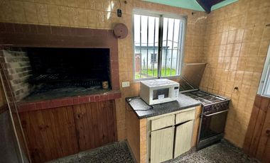 VENTA IMPORTANTE CHALET FRENTE A PLAZA ITALIA - Mar del Plata