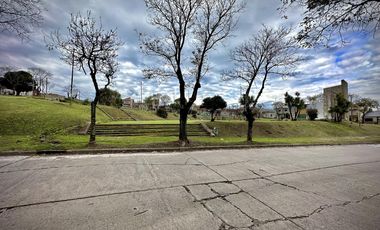 VENTA IMPORTANTE CHALET FRENTE A PLAZA ITALIA - Mar del Plata