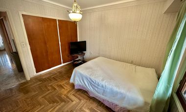 VENTA IMPORTANTE CHALET FRENTE A PLAZA ITALIA - Mar del Plata