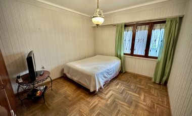 VENTA IMPORTANTE CHALET FRENTE A PLAZA ITALIA - Mar del Plata