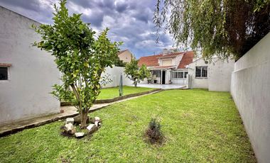 VENTA IMPORTANTE CHALET FRENTE A PLAZA ITALIA - Mar del Plata