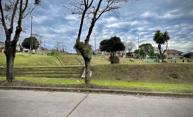 VENTA IMPORTANTE CHALET FRENTE A PLAZA ITALIA - Mar del Plata