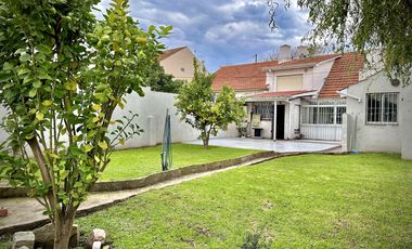 VENTA IMPORTANTE CHALET FRENTE A PLAZA ITALIA - Mar del Plata