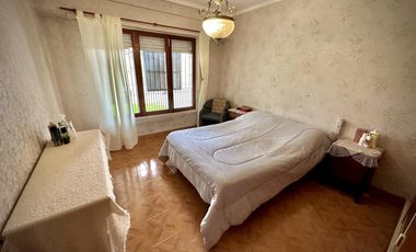 VENTA IMPORTANTE CHALET FRENTE A PLAZA ITALIA - Mar del Plata