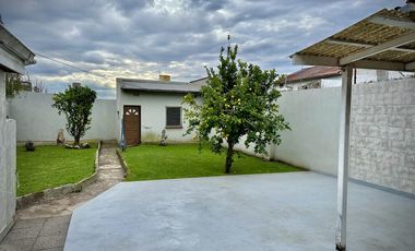 VENTA IMPORTANTE CHALET FRENTE A PLAZA ITALIA - Mar del Plata