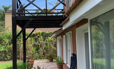 ALQUILER LOS CARDALES CC, 4 DORM. DOBLE LOTE, VISTA AL GOLF
