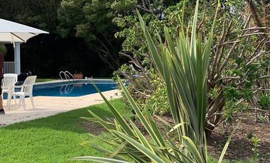 ALQUILER LOS CARDALES CC, 4 DORM. DOBLE LOTE, VISTA AL GOLF