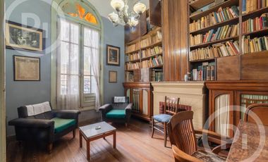 Casa antigua en VENTA en el corazón de Candioti norte, con gran terreno.