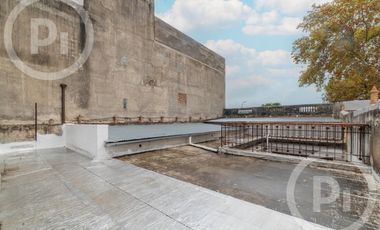 Casa antigua en VENTA en el corazón de Candioti norte, con gran terreno.