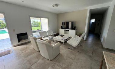 OPORTUNIDAD! Casa en La Horqueta de Echeverría  RETASADO