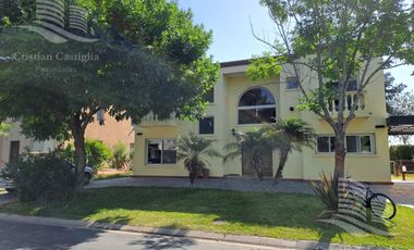 Casa con Pileta y Jardín en Alquiler / San Isidro Labrador - Villanueva