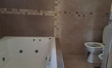 Casa con Pileta y Jardín en Alquiler / San Isidro Labrador - Villanueva