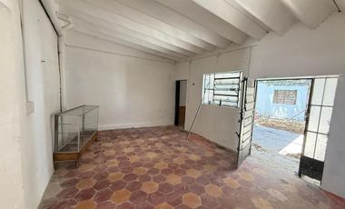 CASA EN MERIDA UBICADA CERCA DE LA AVENIDA ITZAES Y EL PARQUE DE LA PAZ