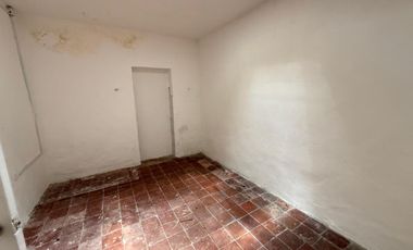 CASA EN MERIDA UBICADA CERCA DE LA AVENIDA ITZAES Y EL PARQUE DE LA PAZ