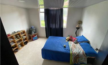 Vendo Apartamento en Conjunto Residencial Tucanes, sobre la auto sur