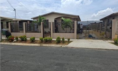 CASA EN VENTA EN RESIDENCIAL SANTO DOMINGO PENONOME.