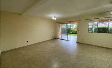 HOWARD / 319M / 3 HABITACION + SERVICIO / TERRAZA / DOS NIVELES