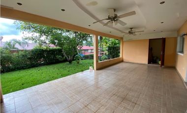 HOWARD / 319M / 3 HABITACION + SERVICIO / TERRAZA / DOS NIVELES