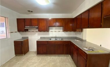 HOWARD / 319M / 3 HABITACION + SERVICIO / TERRAZA / DOS NIVELES