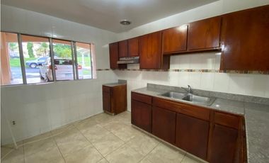 HOWARD / 319M / 3 HABITACION + SERVICIO / TERRAZA / DOS NIVELES