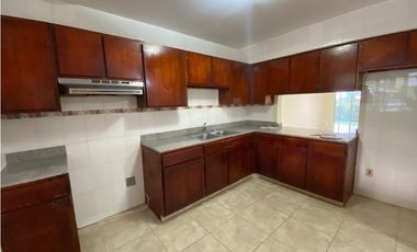 HOWARD / 319M / 3 HABITACION + SERVICIO / TERRAZA / DOS NIVELES