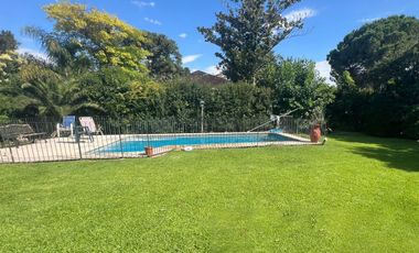 VENTA CASA 2 LOTES COUNTRY LAS BRISAS PILAR PILETA