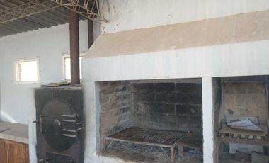 Casa de 4 dormitorios. Dos tinglados. Sarmiento