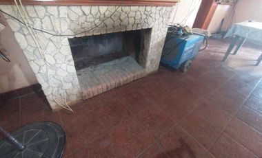 Casa de 4 dormitorios. Dos tinglados. Sarmiento