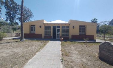 Casa de 4 dormitorios. Dos tinglados. Sarmiento