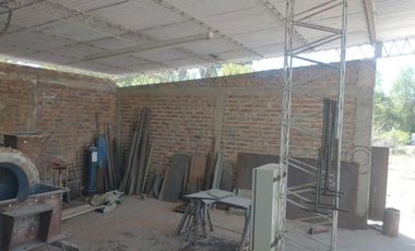 Casa de 4 dormitorios. Dos tinglados. Sarmiento