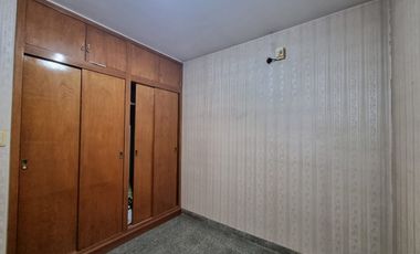 CASA EN VENTA  DE TRES DORMITORIOS EN CAPITAL