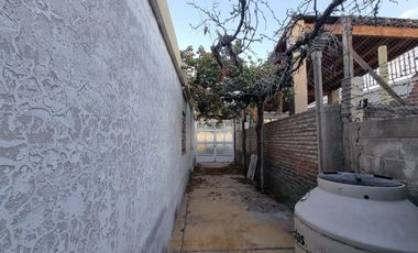 CASA EN VENTA  DE TRES DORMITORIOS EN CAPITAL