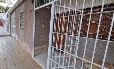 CASA EN VENTA  DE TRES DORMITORIOS EN CAPITAL