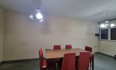 CASA EN VENTA  DE TRES DORMITORIOS EN CAPITAL
