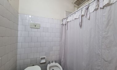 CASA EN VENTA  DE TRES DORMITORIOS EN CAPITAL