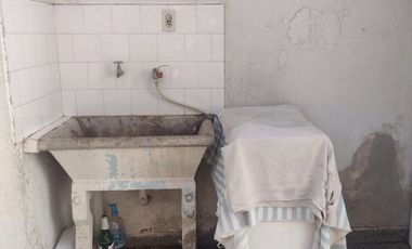 CASA EN VENTA  DE TRES DORMITORIOS EN CAPITAL
