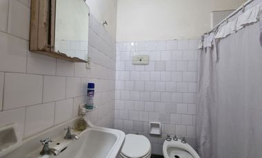 CASA EN VENTA  DE TRES DORMITORIOS EN CAPITAL