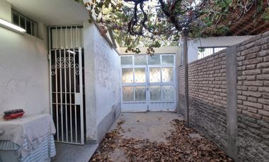 CASA EN VENTA  DE TRES DORMITORIOS EN CAPITAL