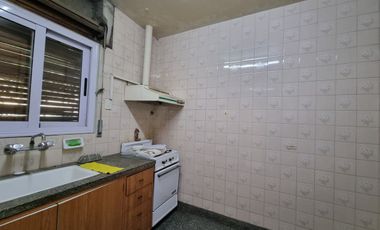 CASA EN VENTA  DE TRES DORMITORIOS EN CAPITAL